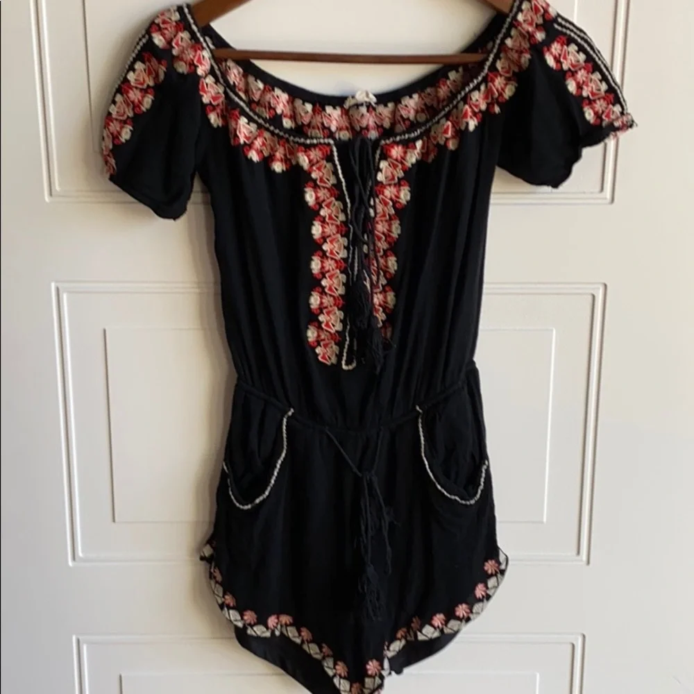 Tea&Cup Embroidered Romper Black SZ S - Picture 1 of 5